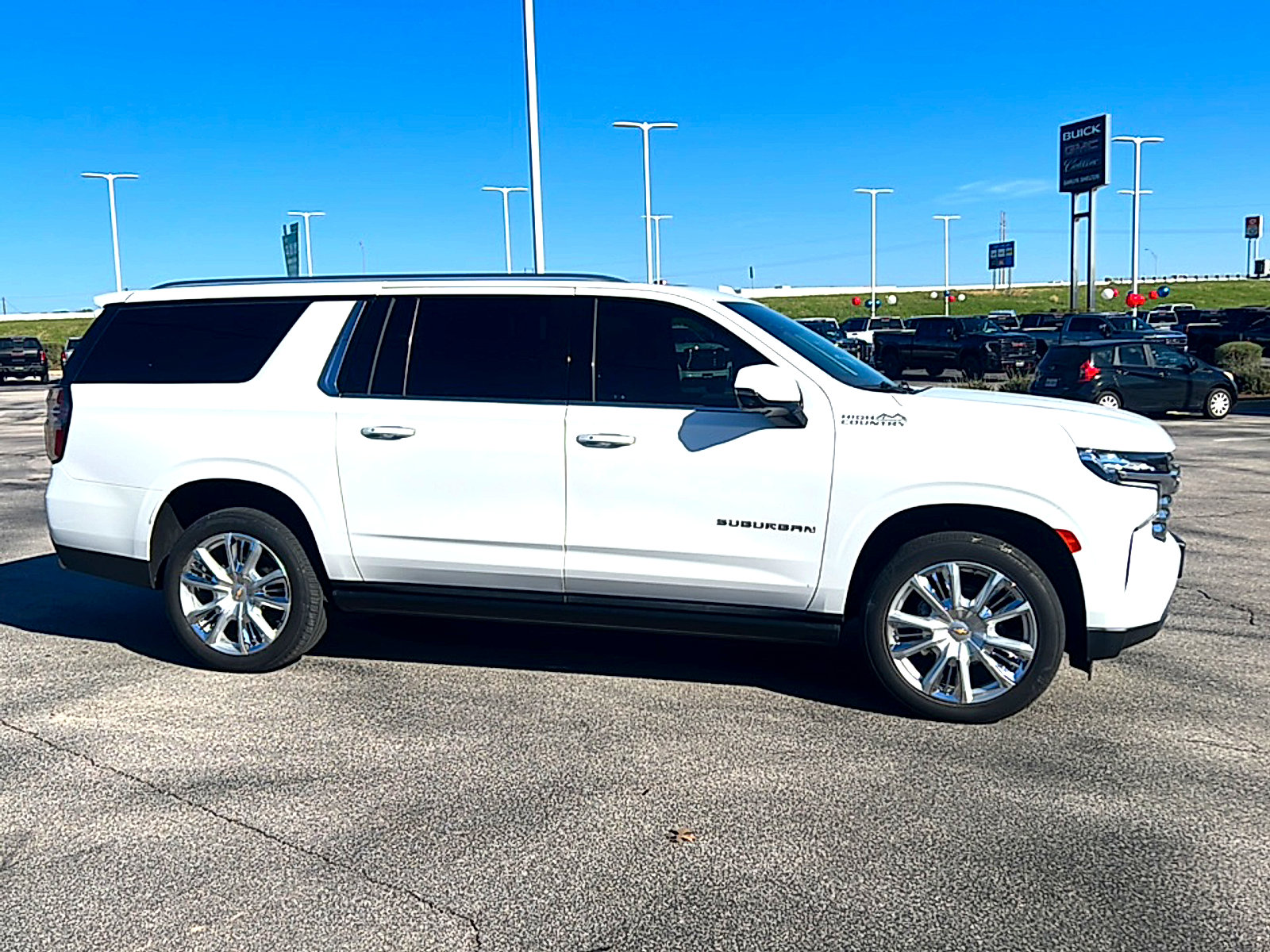 Used 2023 Chevrolet Suburban High Country image 4