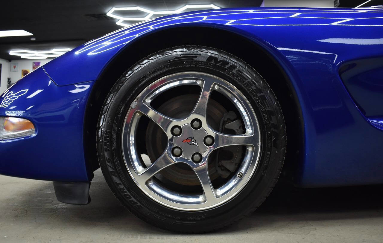 Used 2002 Chevrolet Corvette Coupe w/ Preferred Equipment Group1 RWD image 11