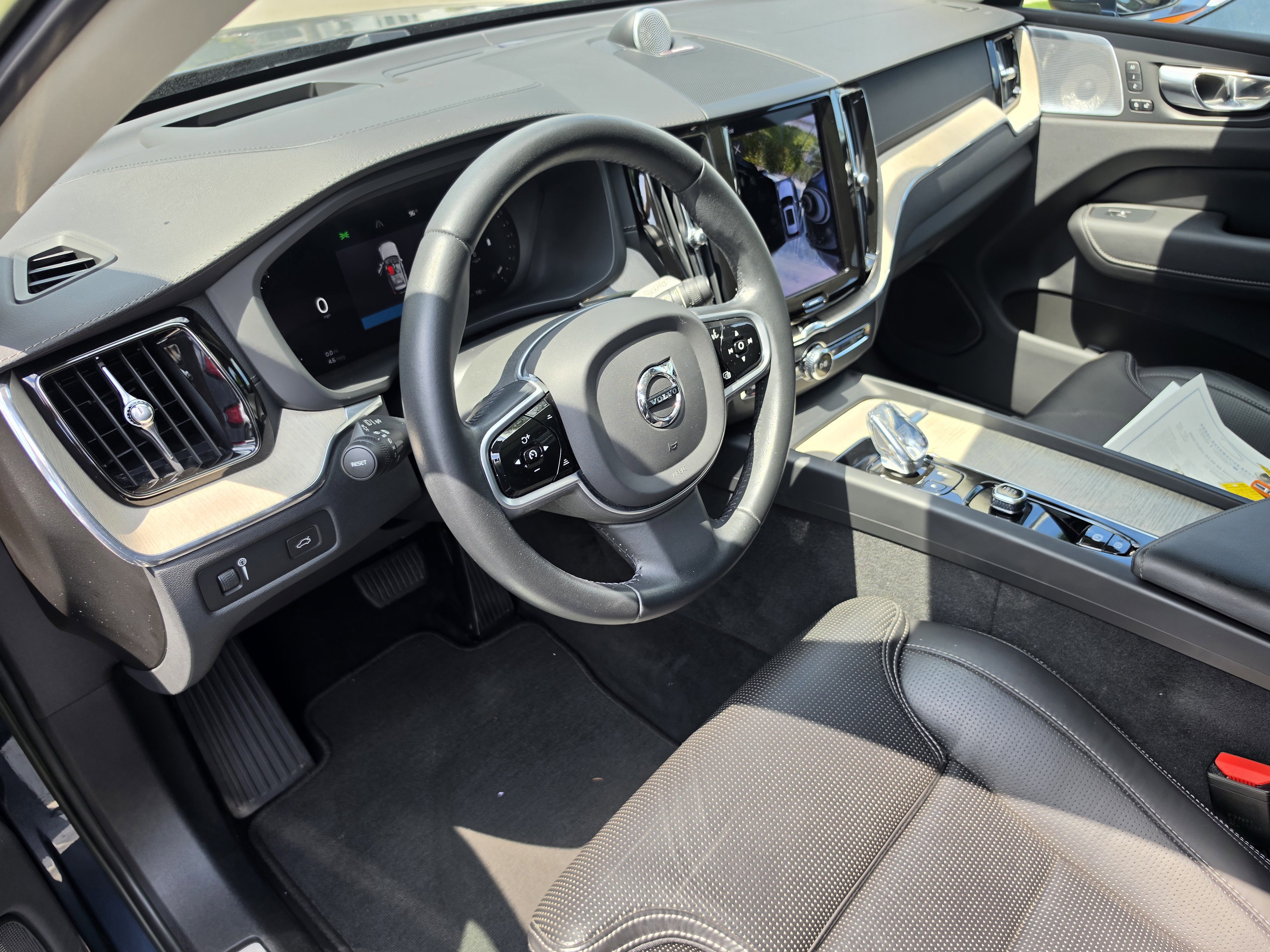 Used 2022 Volvo XC60 B6 Inscription w/ Advanced Package AWD/4WD image 17