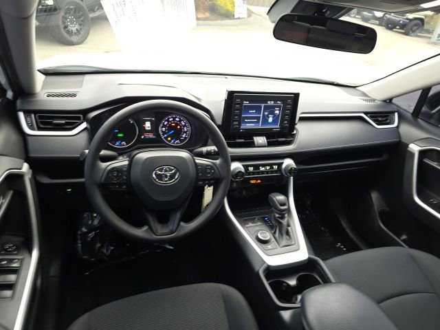 Used 2021 Toyota RAV4 LE image 11