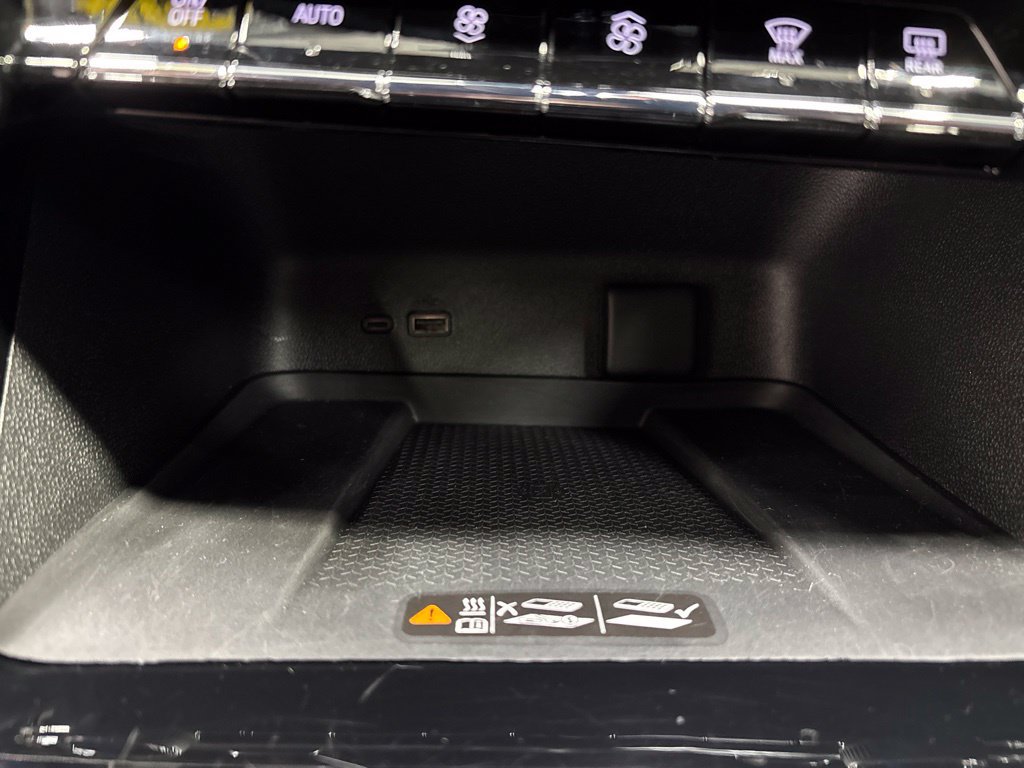 Used 2026 Chevrolet Traverse LT FWD image 32