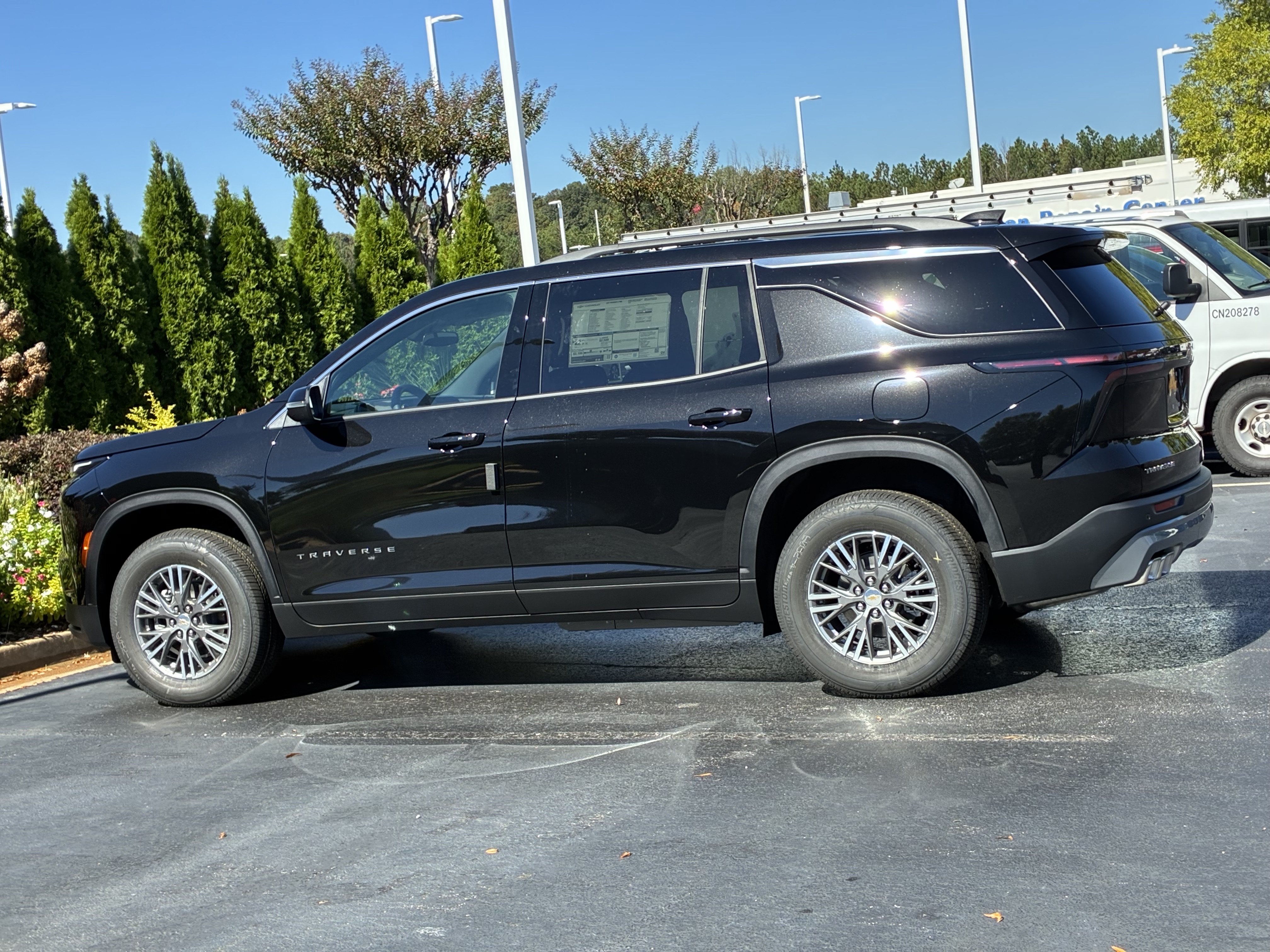 New 2027 Chevrolet Traverse LT FWD image 9