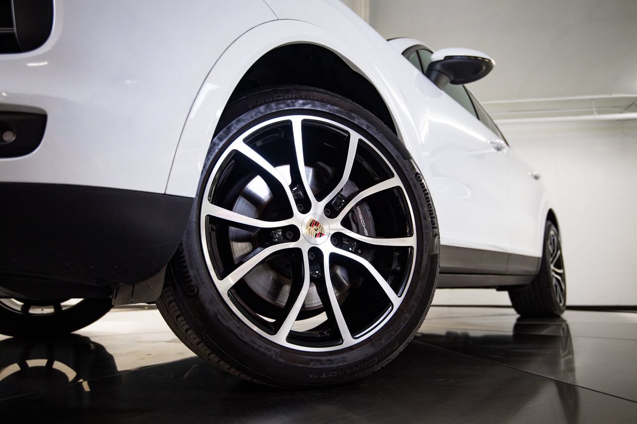 Certified 2023 Porsche Cayenne Platinum Edition AWD/4WD image 12