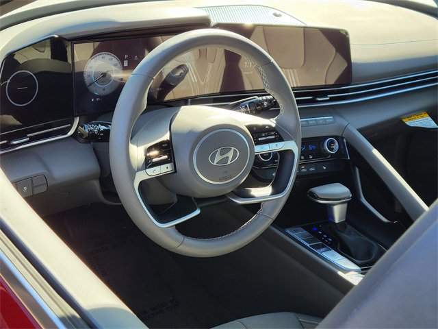 Used 2024 Hyundai Elantra SEL w/ Convenience Package image 3