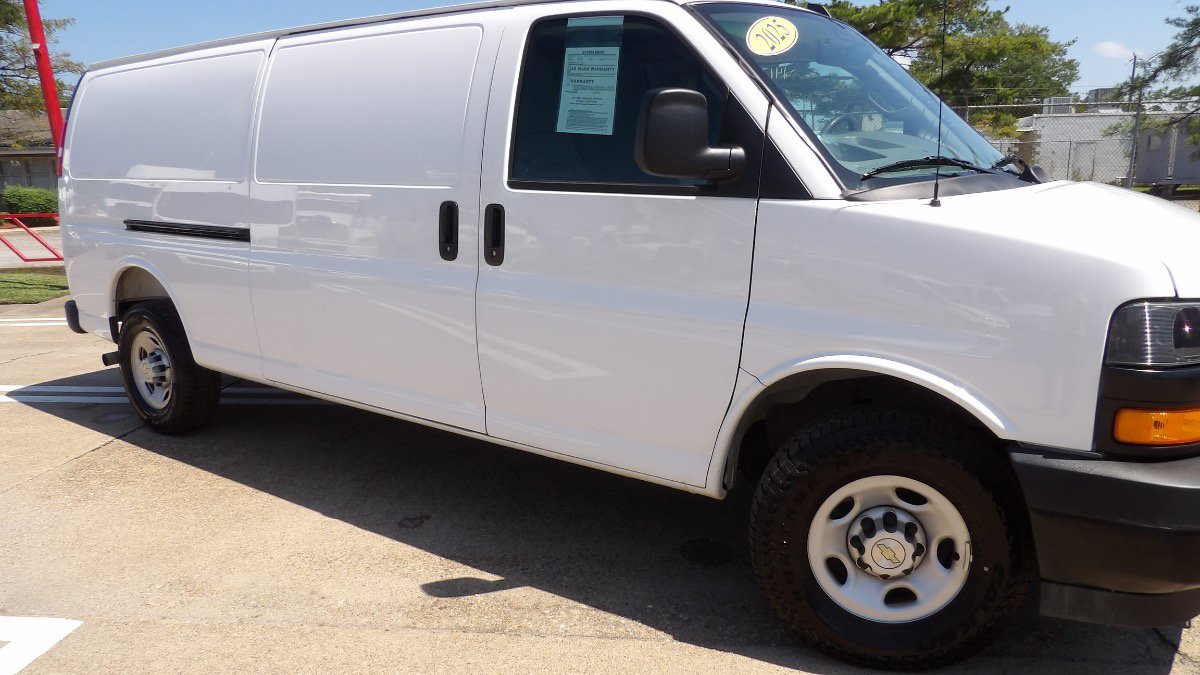 Used 2025 Chevrolet Express 2500 Extended w/ Driver Convenience Package RWD image 9