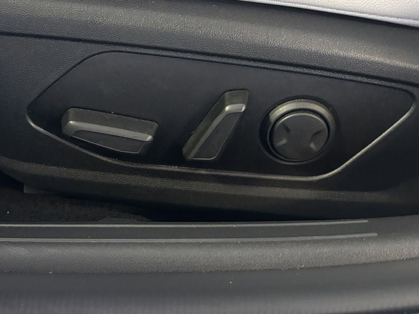 Used 2025 Hyundai Elantra Limited image 25