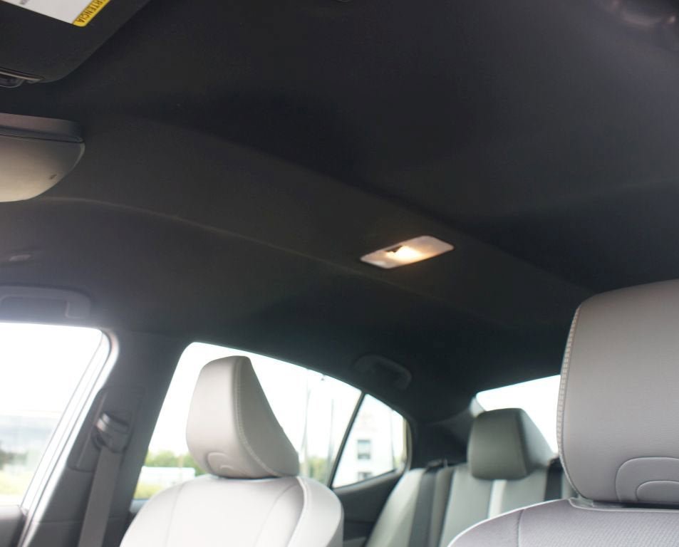 Used 2025 Toyota Camry SE w/ Convenience Package FWD image 6