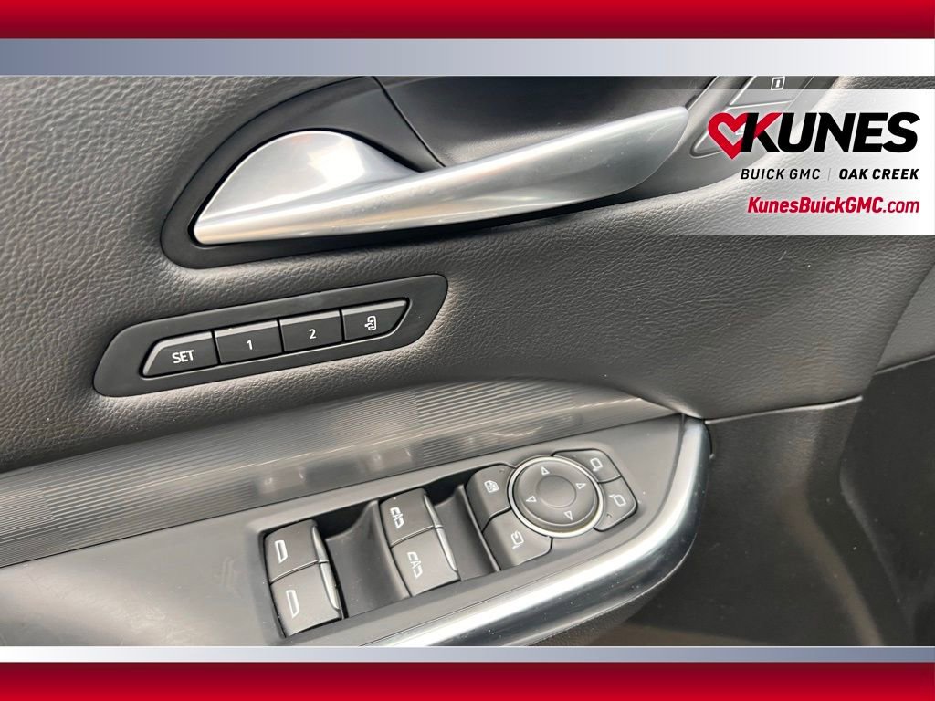 Used 2025 Cadillac XT4 Premium Luxury image 13