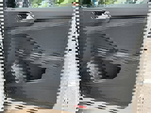 New 2025 Volkswagen Taos SE image 23