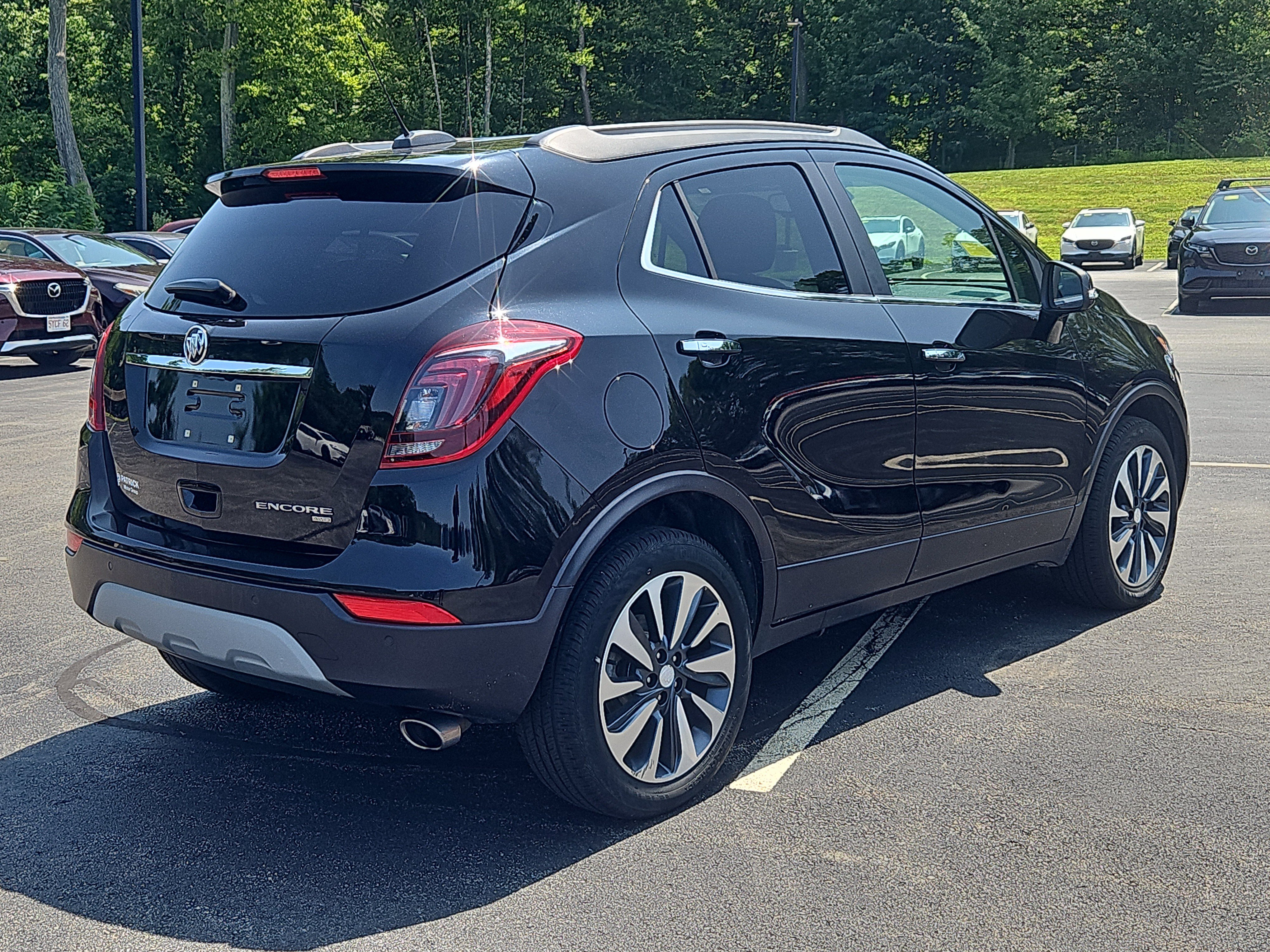 Used 2019 Buick Encore Essence w/ Safety Package II AWD/4WD image 2