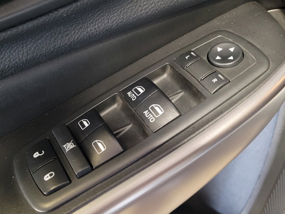 Used 2019 Jeep Cherokee Limited image 27