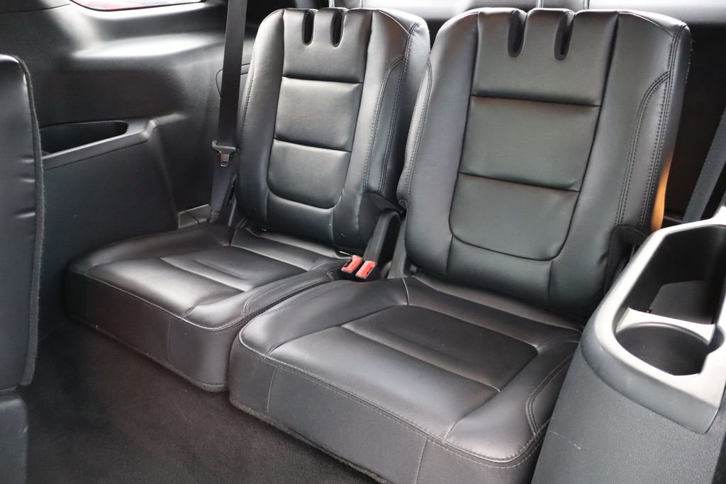 Used 2019 Ford Explorer XLT w/ Equipment Group 202A AWD/4WD image 40