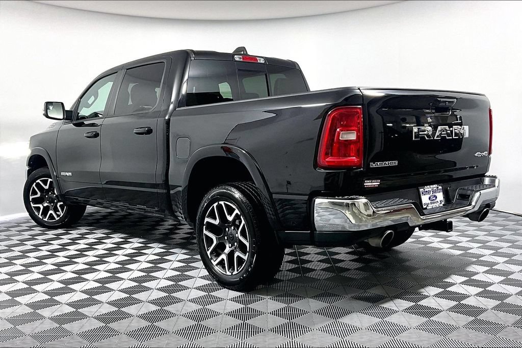 Used 2025 RAM 1500 Laramie AWD/4WD image 11