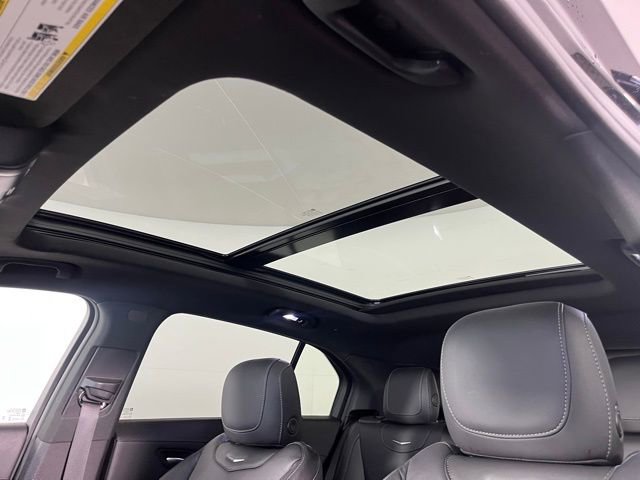 Used 2023 Cadillac XT4 Luxury w/ Cold Weather Package AWD/4WD image 18