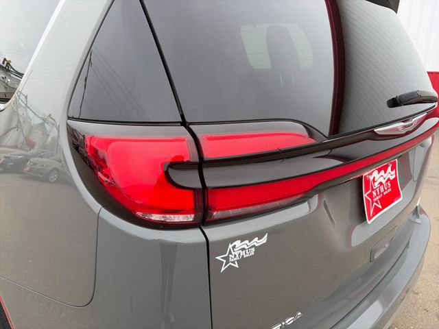 Used 2022 Chrysler Pacifica Touring AWD/4WD image 19