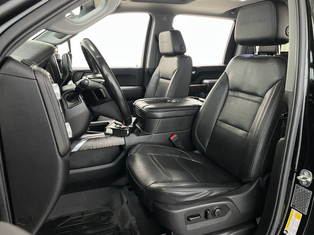 Certified 2020 GMC Sierra 2500 Denali w/ Denali Ultimate Package AWD/4WD image 29