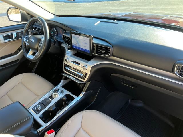 Certified 2022 Ford Explorer XLT w/ Equipment Group 202A image 30