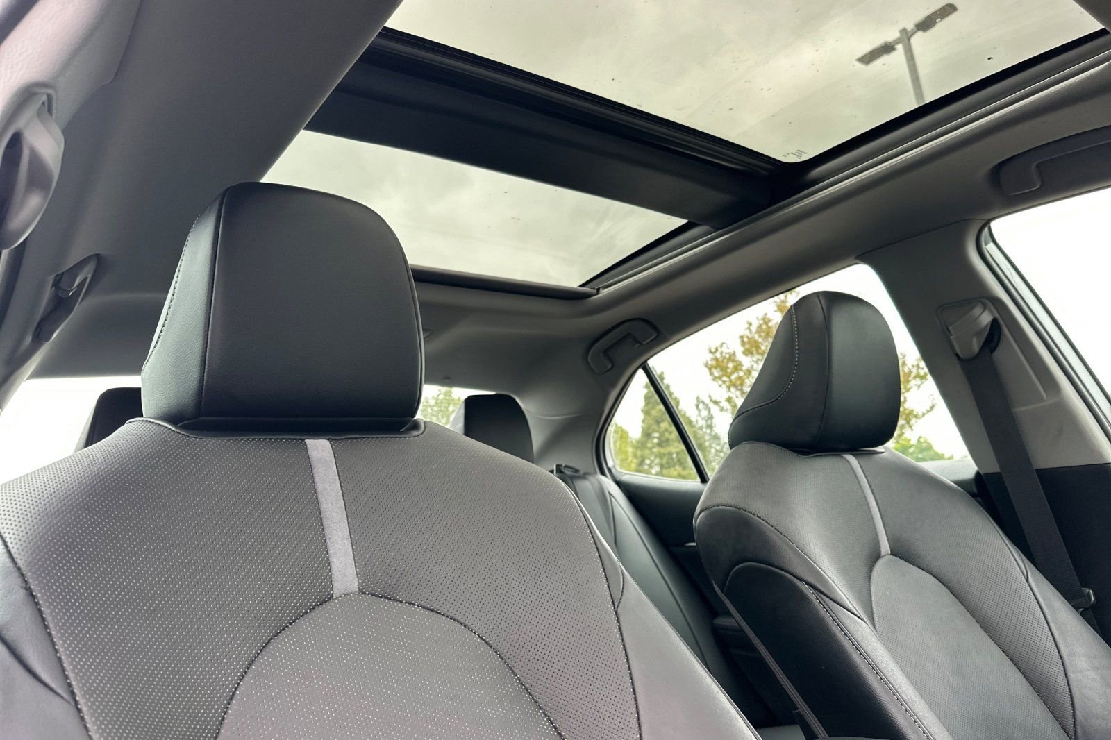 Used 2022 Toyota Camry XSE w/ Navigation Package FWD image 15