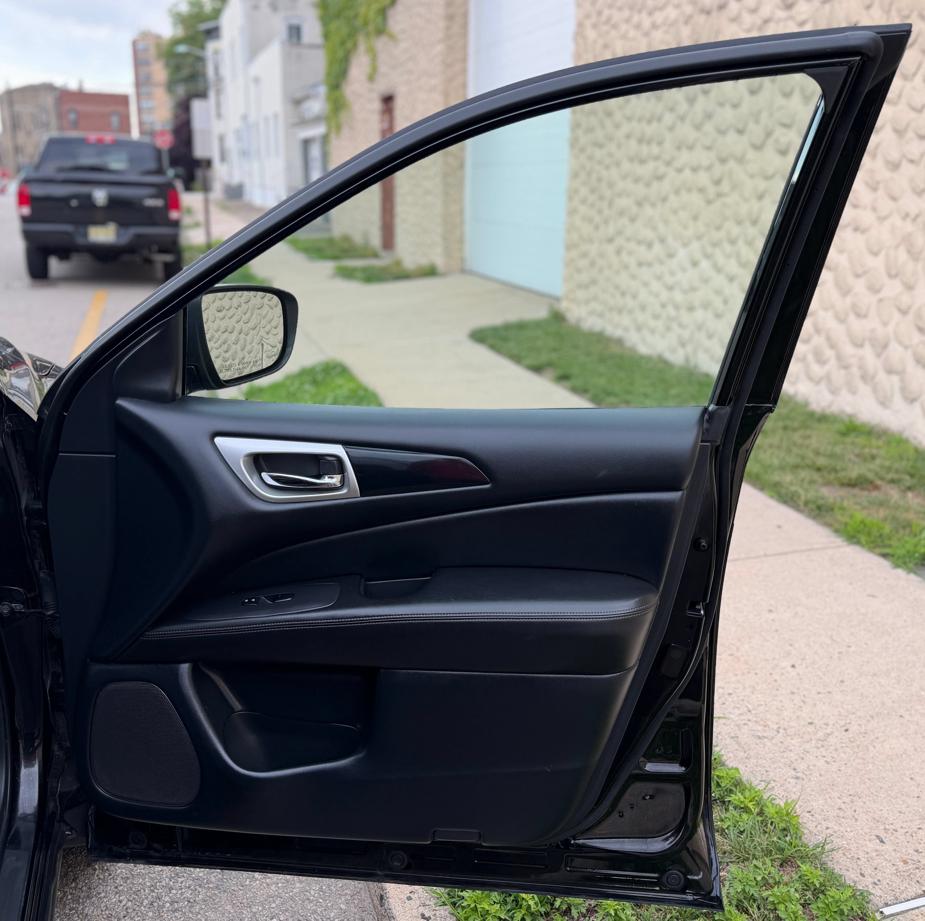 Used 2019 Nissan Pathfinder S AWD/4WD image 24