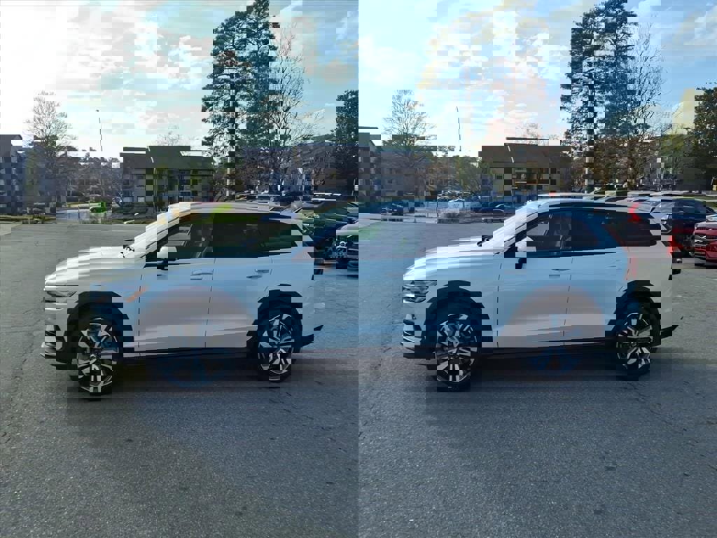 Certified 2023 Volvo V60 B5 Cross Country Plus w/ Climate Package image 8