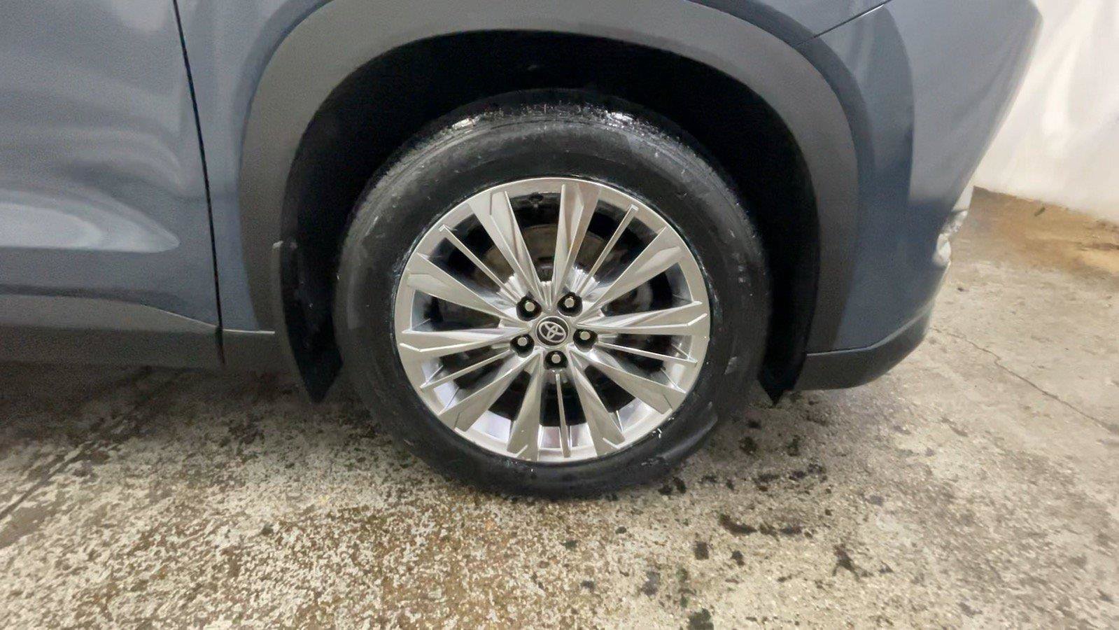 Used 2024 Toyota Grand Highlander AWD image 17