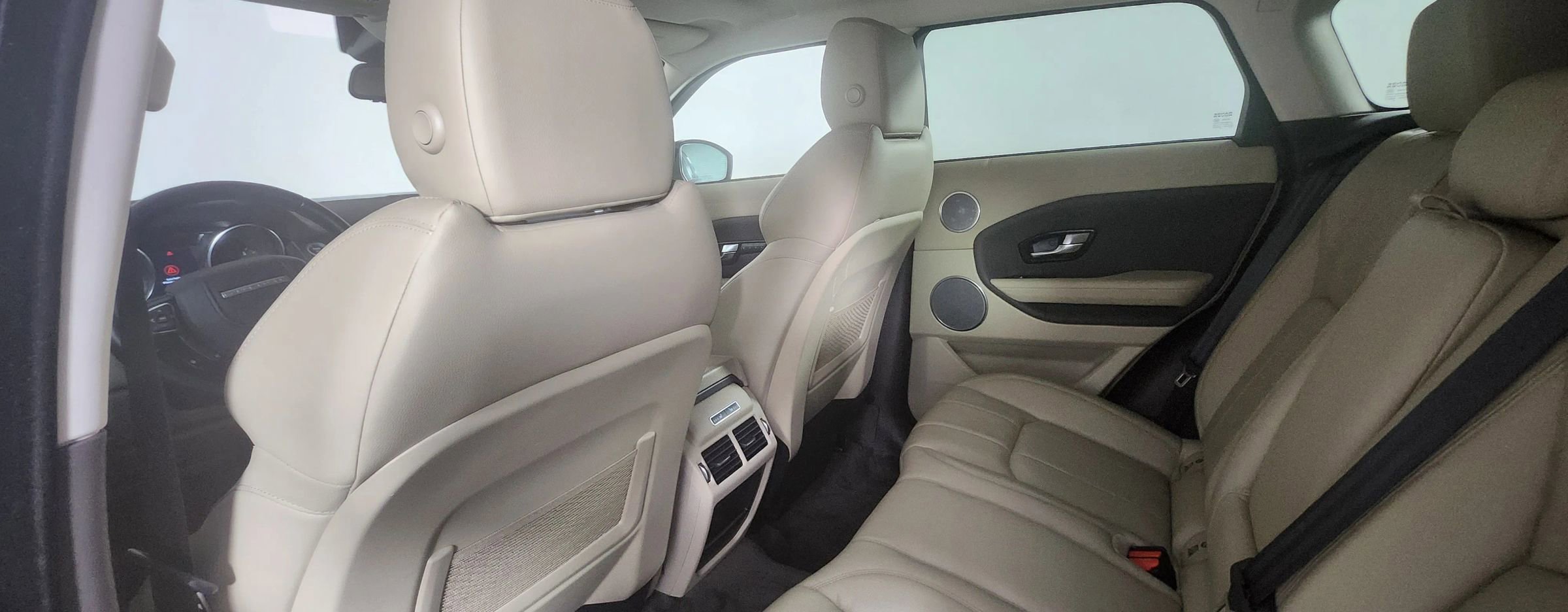 Used 2019 Land Rover Range Rover Evoque SE image 13