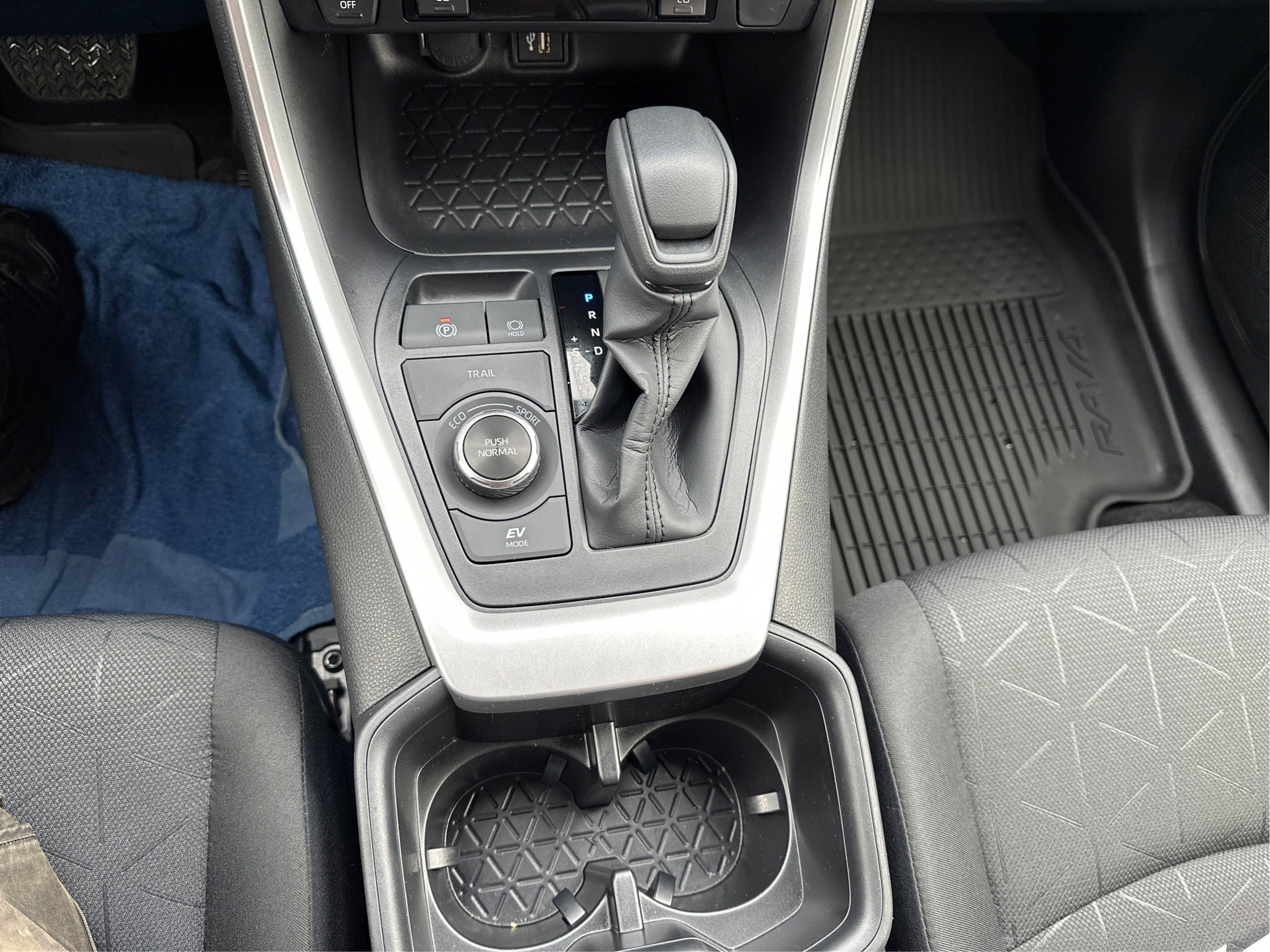 Used 2025 Toyota RAV4 XLE w/ Weather Package image 15