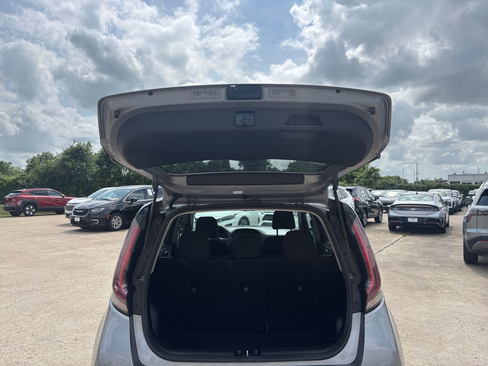 Used 2025 Kia Soul LX w/ LX Technology Package FWD image 29