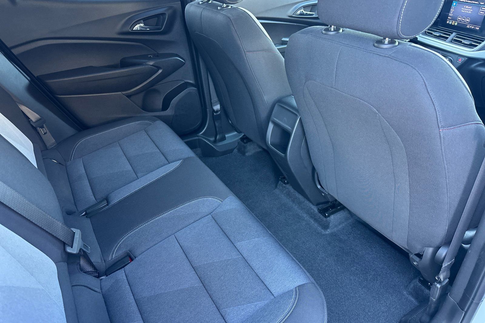 Used 2025 Chevrolet Trax RS image 19