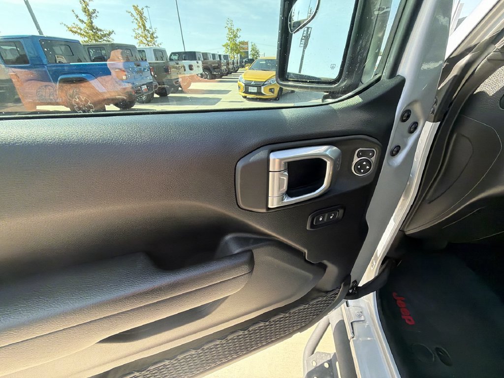 Certified 2023 Jeep Gladiator Mojave AWD/4WD image 10