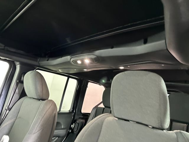 Used 2024 Jeep Wrangler Unlimited image 12