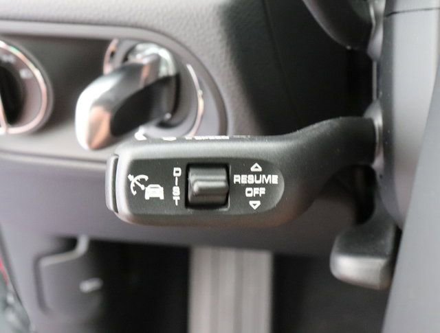 Used 2025 Porsche Macan image 40