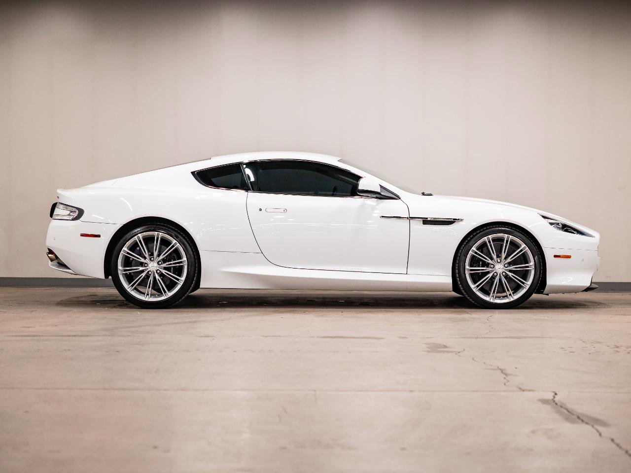 Used 2012 Aston Martin Virage Coupe image 10