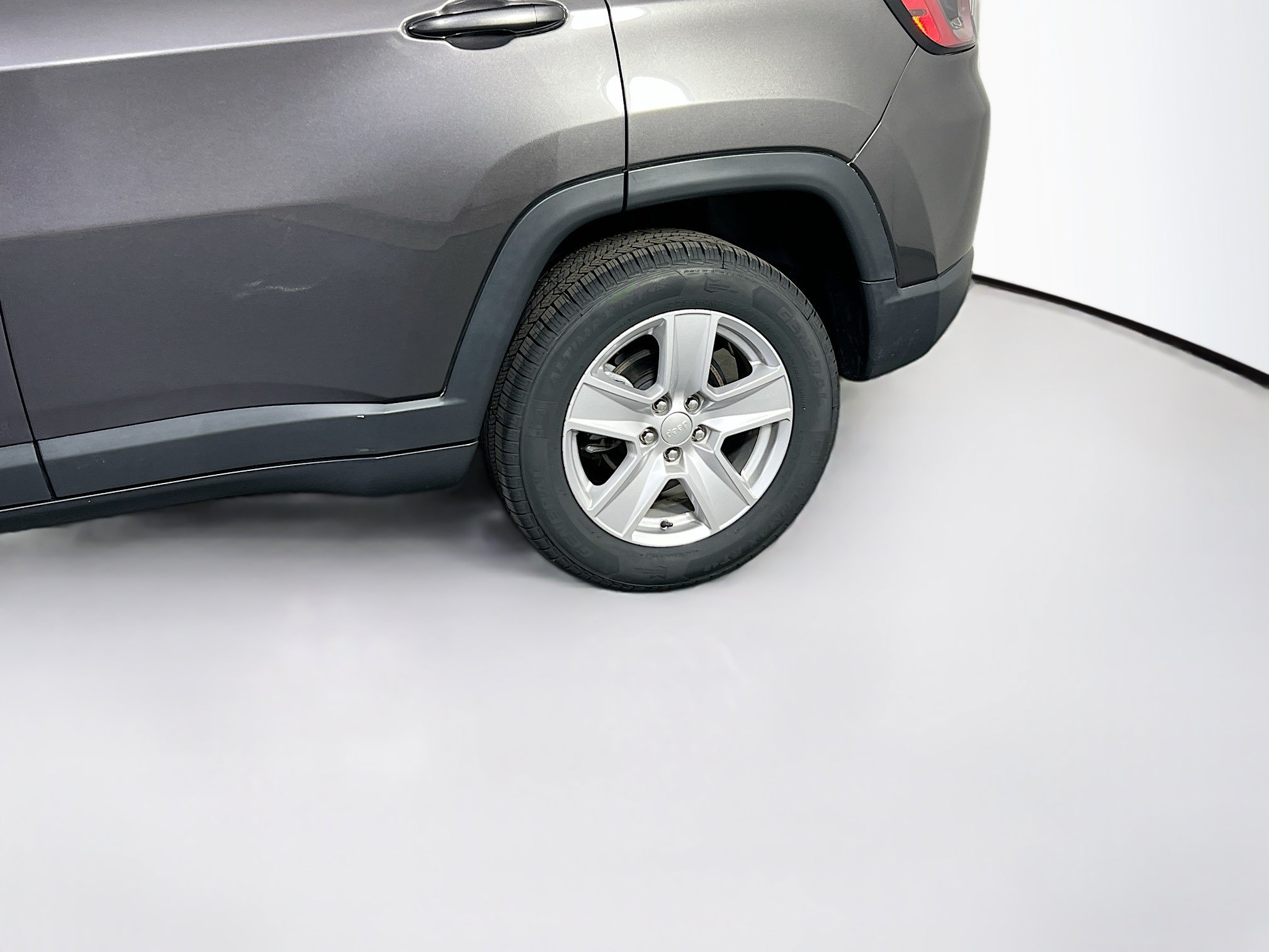 Used 2022 Jeep Compass Latitude w/ Sun and Sound Group AWD/4WD image 29