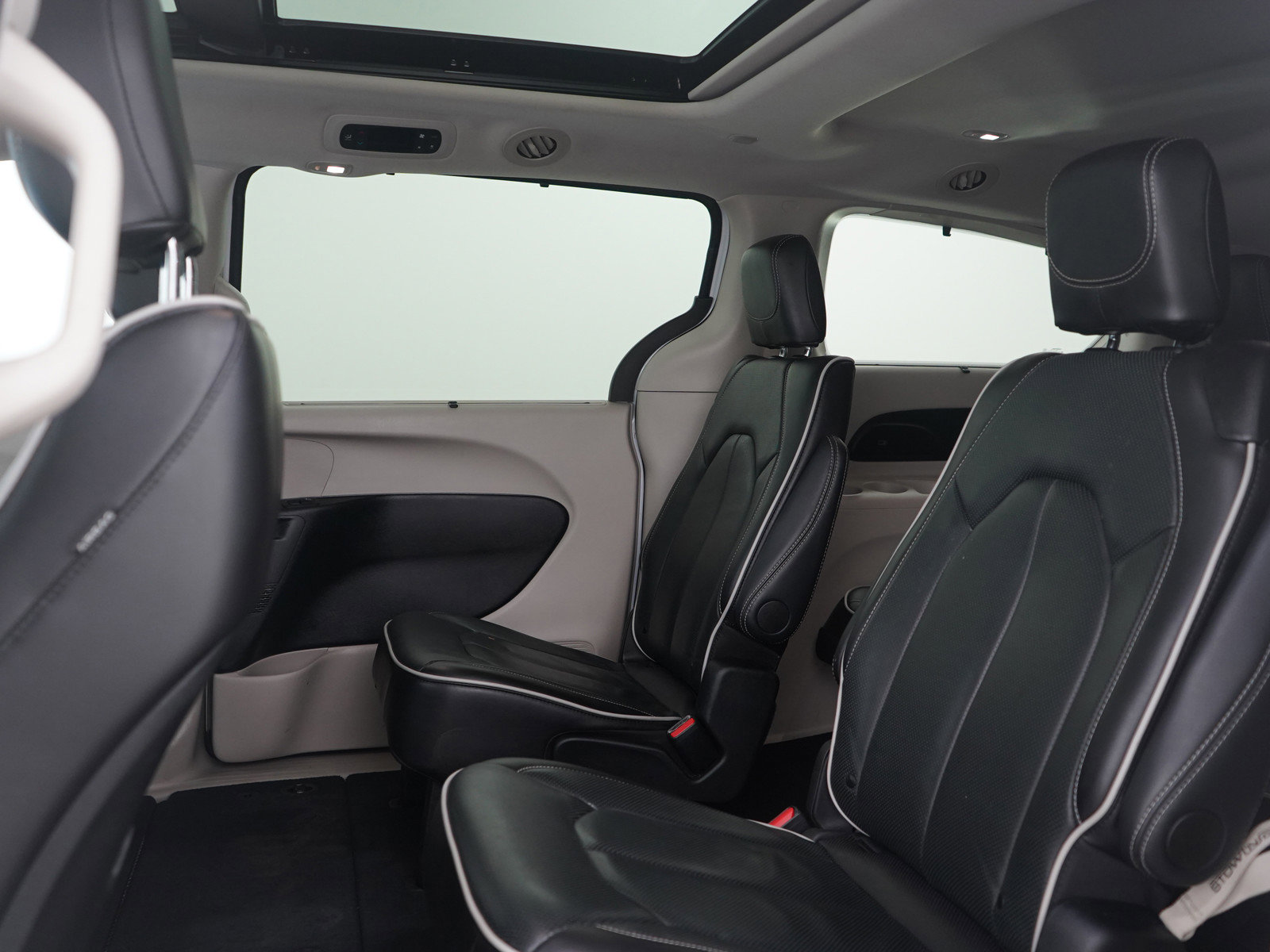 Used 2024 Chrysler Pacifica Limited image 21