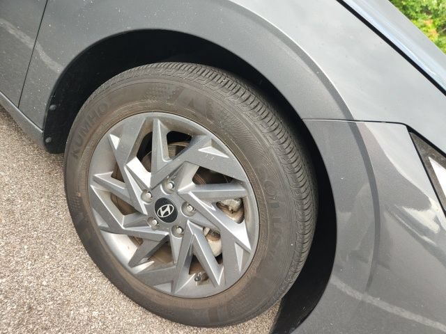 Used 2024 Hyundai Elantra Blue FWD image 2