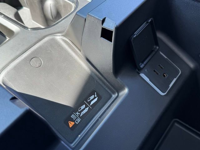 Used 2023 Chevrolet Silverado 1500 ZR2 AWD/4WD image 19