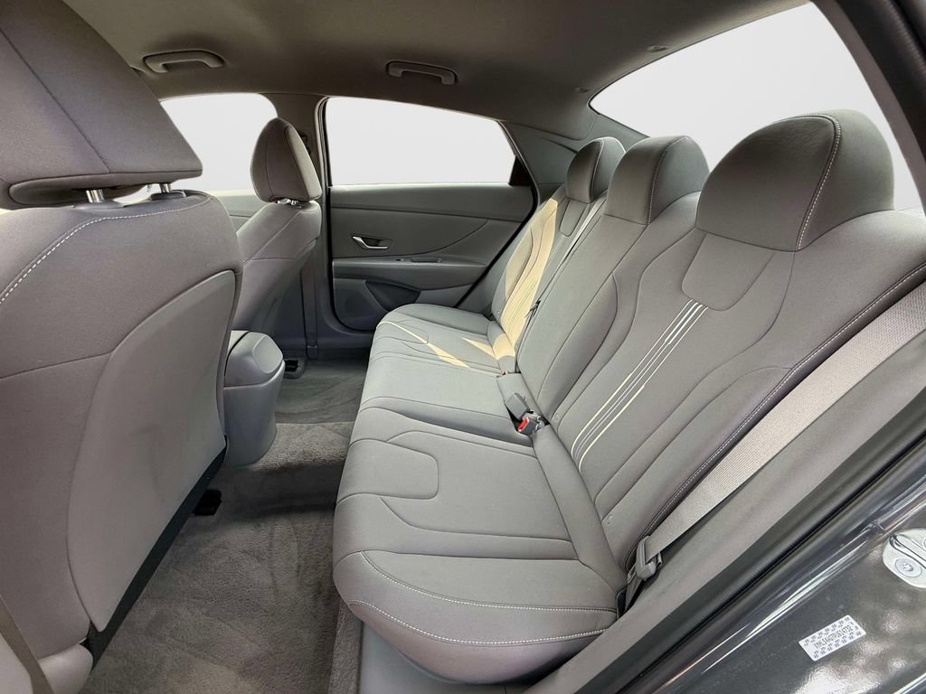 Used 2023 Hyundai Elantra SEL w/ Convenience Package FWD image 10