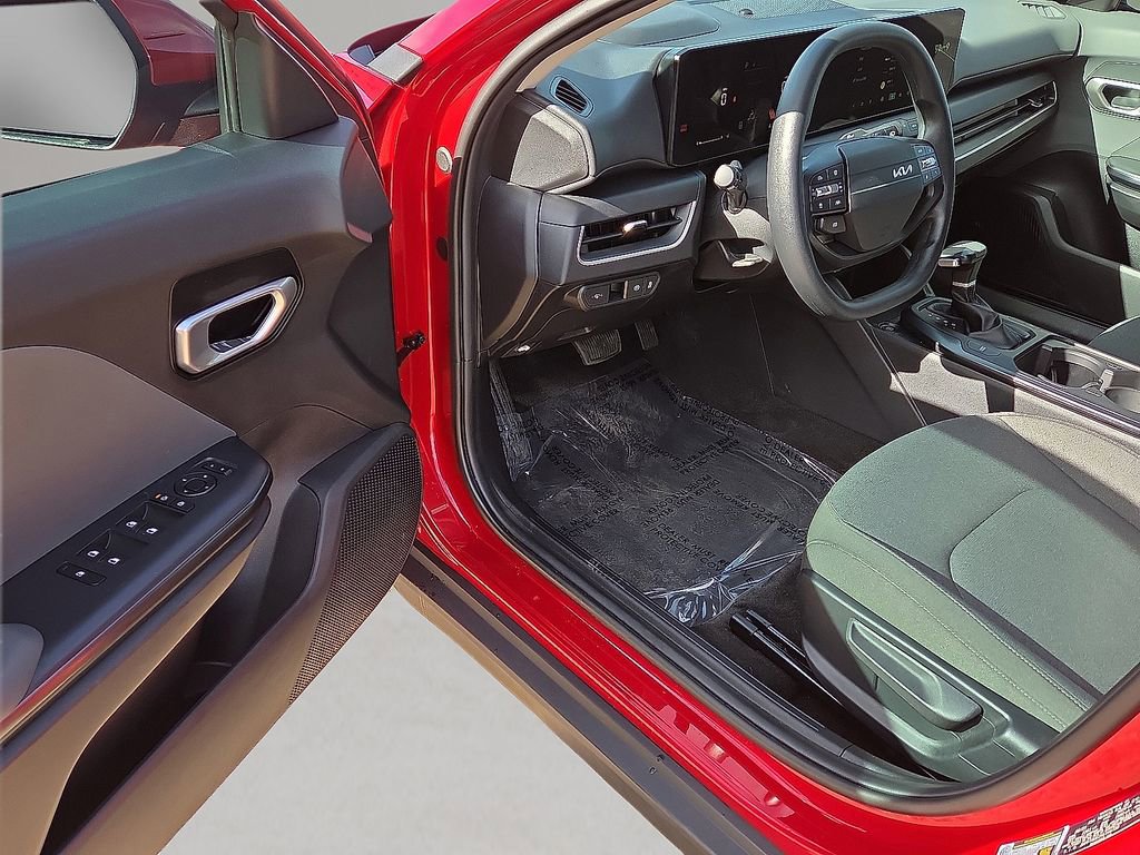 Used 2025 Kia K4 LXS image 23