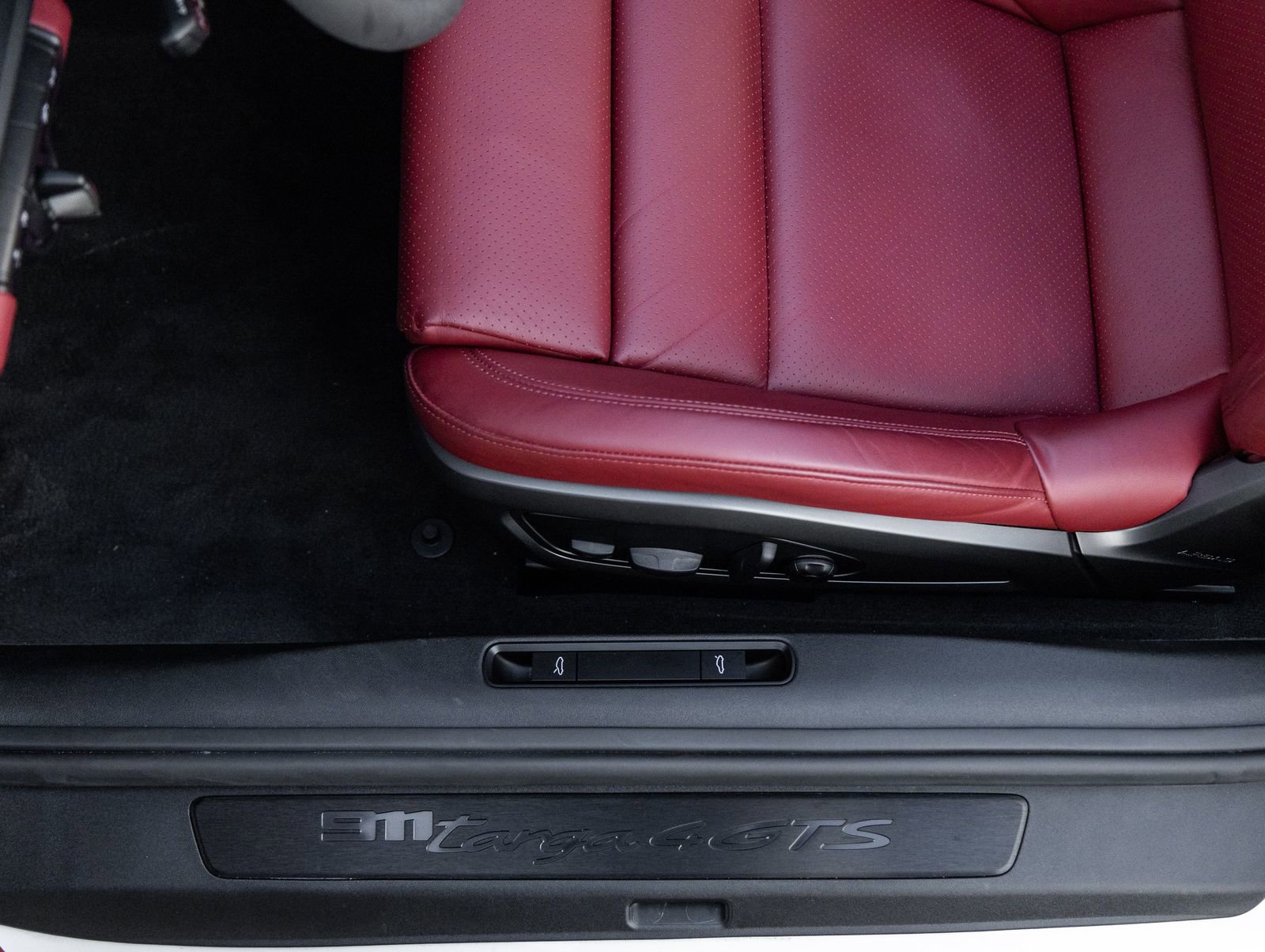 Certified 2024 Porsche 911 Targa 4 GTS w/ Premium Package image 24