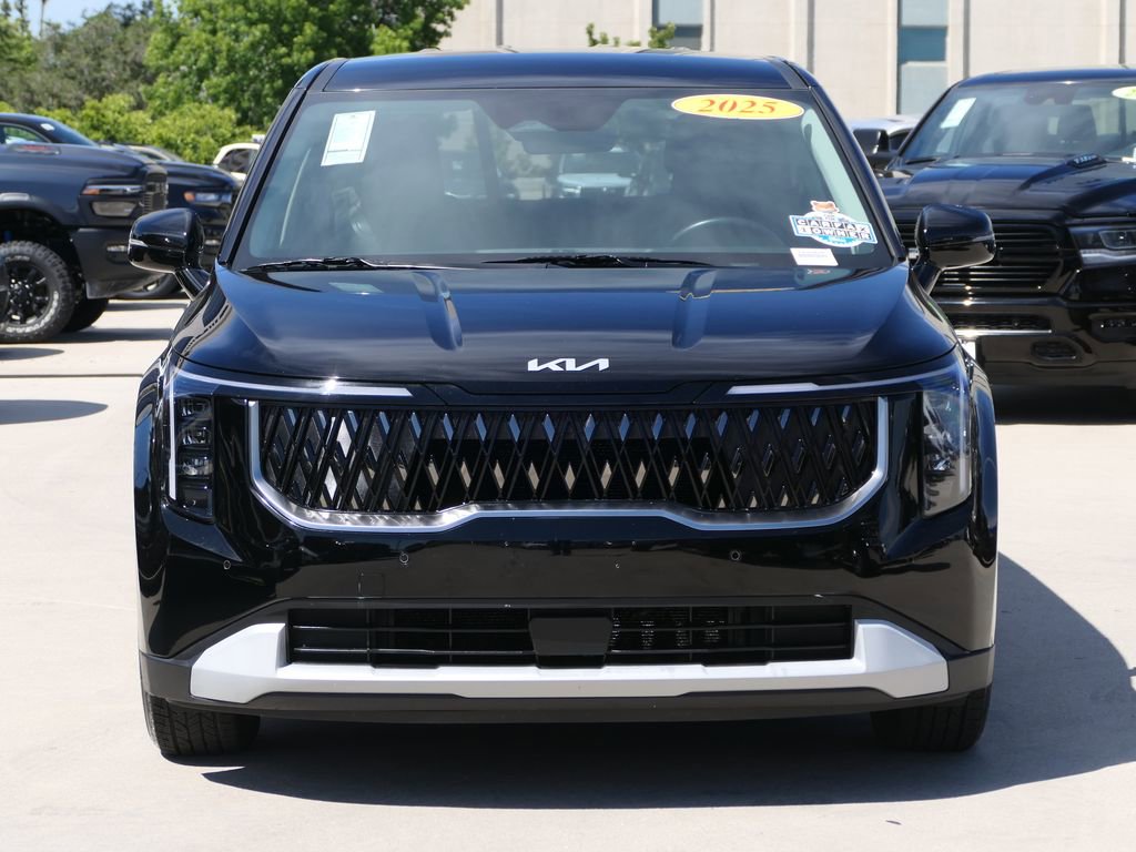 Used 2025 Kia Carnival image 7