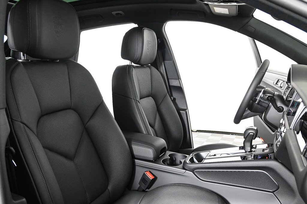 New 2026 Porsche Macan image 24