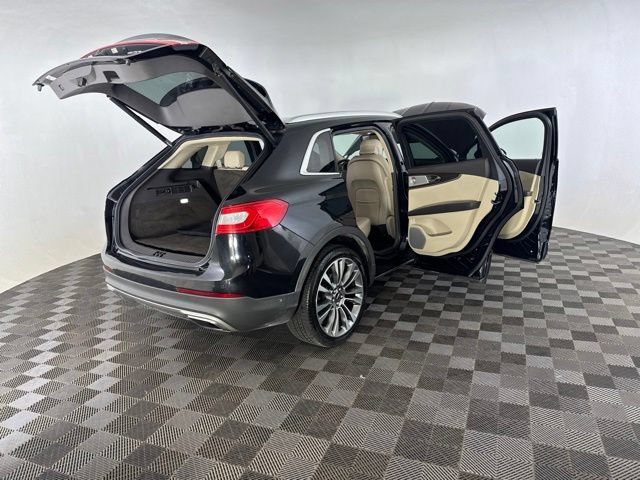 Used 2017 Lincoln MKX Reserve w/ Luxury Package AWD/4WD image 16