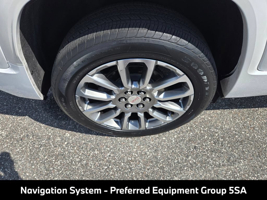 Used 2020 GMC Acadia Denali w/ Technology Package FWD image 12