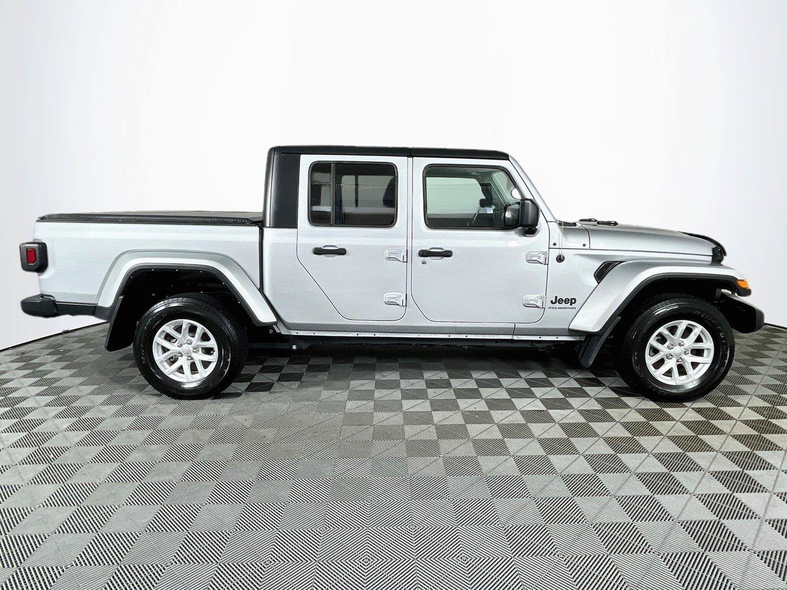 Used 2023 Jeep Gladiator Sport AWD/4WD image 11