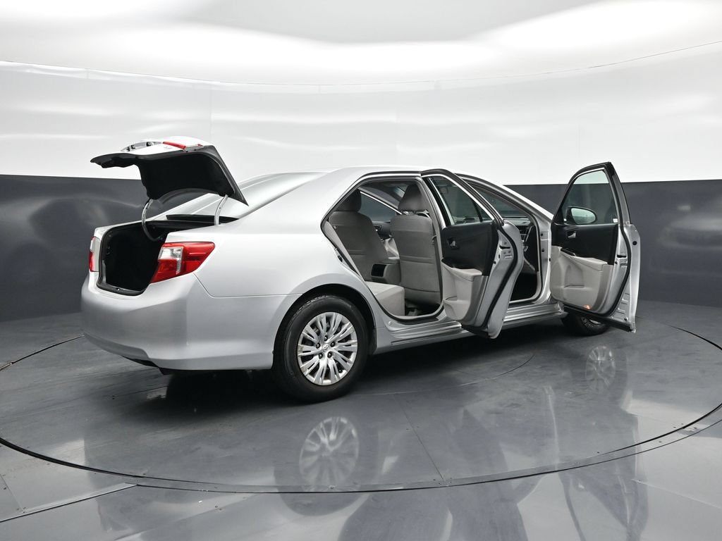 Used 2014 Toyota Camry LE FWD image 5