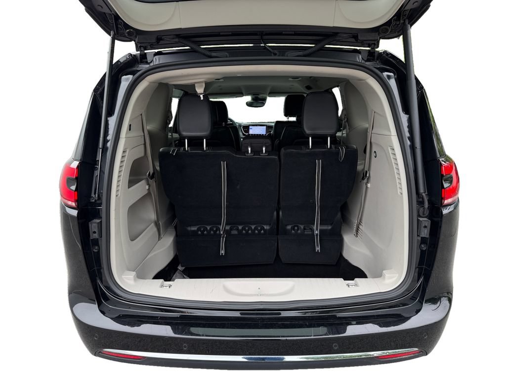 Used 2024 Chrysler Pacifica Touring-L FWD image 14