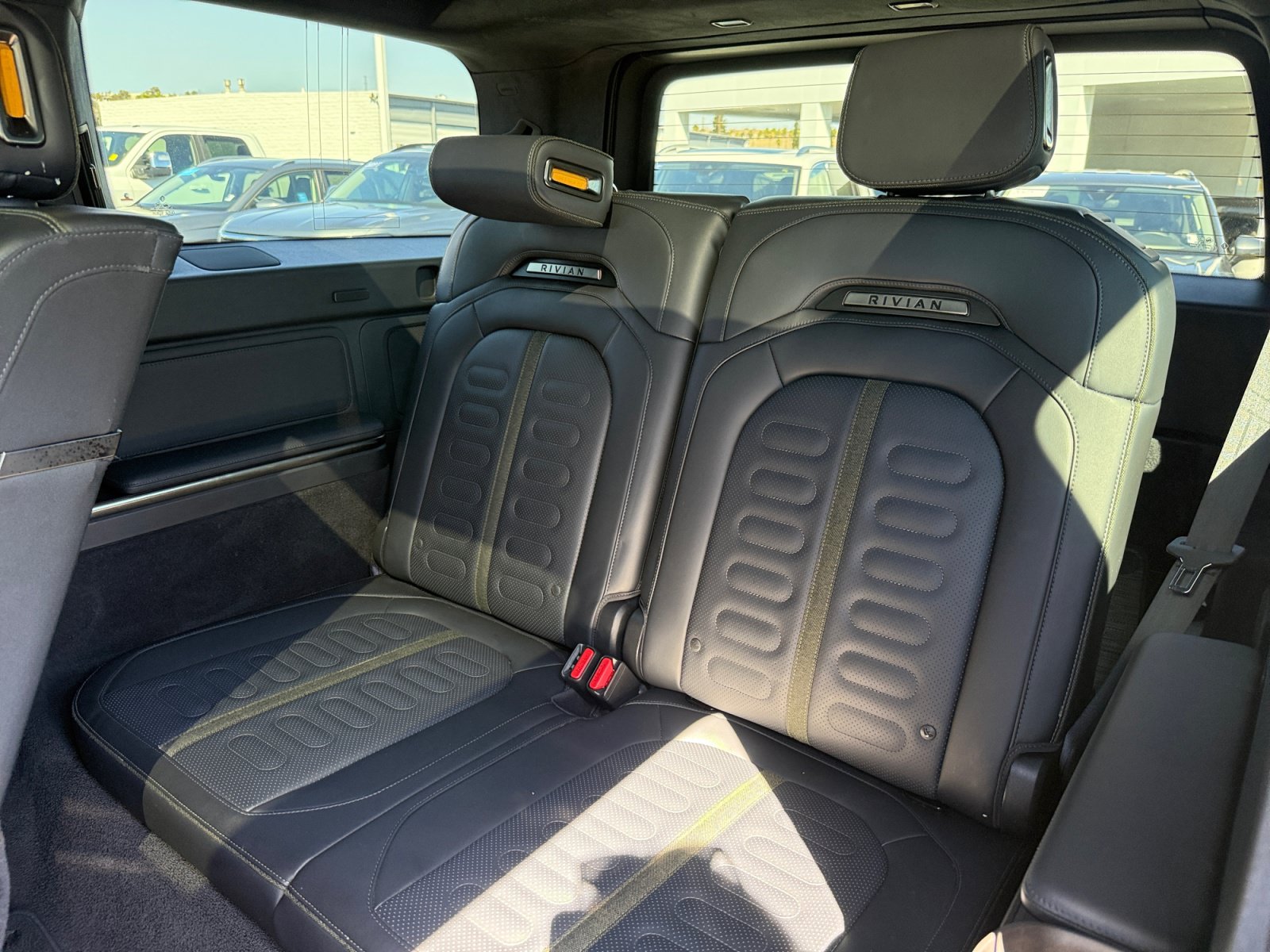 Used 2024 Rivian R1S Adventure Dual AWD/4WD image 21