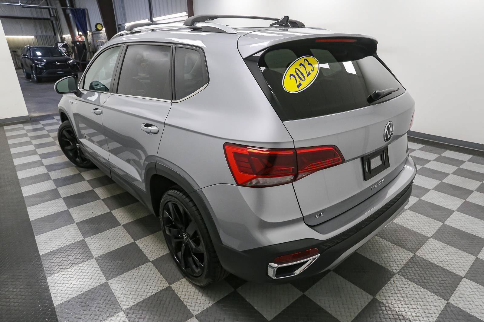 Used 2023 Volkswagen Taos SE w/ Black Wheel Package FWD image 10