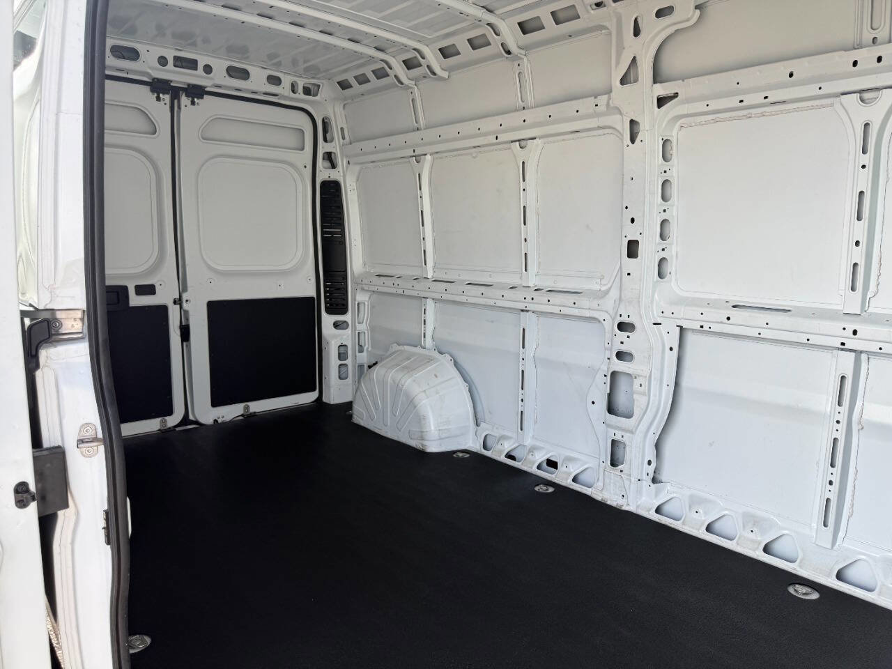 Used 2025 RAM ProMaster 2500 w/ Convenience Group image 26